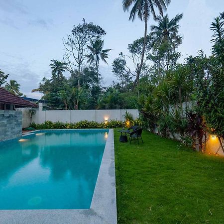 Deshadan'S Tarangi Beach Villas,Marari Марарикулам Экстерьер фото