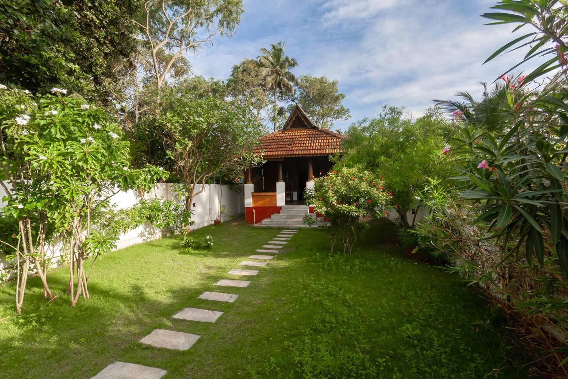 Deshadan'S Tarangi Beach Villas,Marari Марарикулам Экстерьер фото